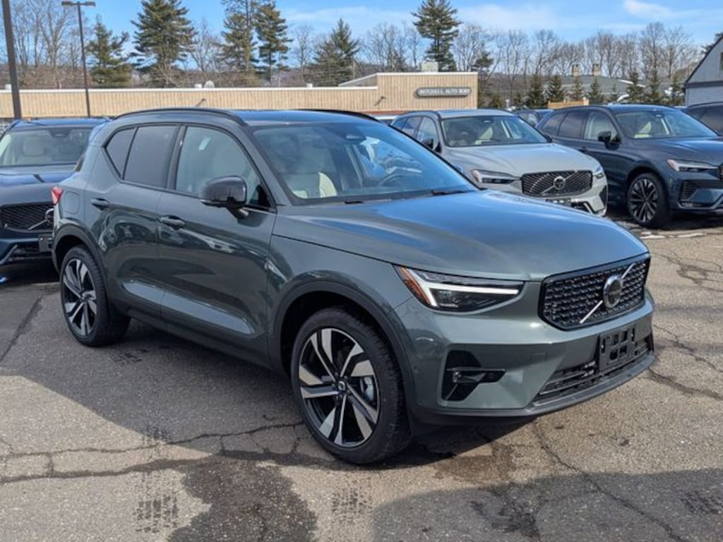 New 2026 Volvo XC40 B5 Ultra SUV