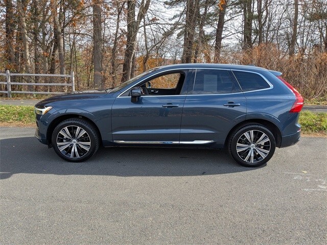 2023 Volvo XC60 B5 Plus photo 2