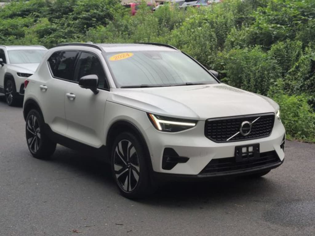 Certified 2024 Volvo XC40 B5 Ultimate Dark SUV