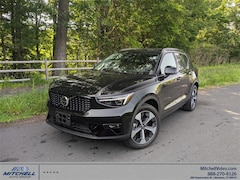 New 2025 Volvo XC40 B5 Plus Dark Theme SUV for Sale in Simsbury, CT