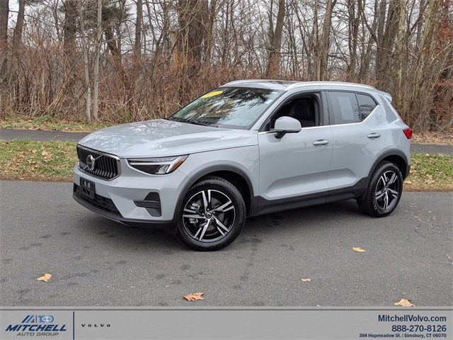 2025 Volvo XC40 Core's photo