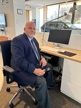 Staff member Albert Arnold from ID_228b13713550