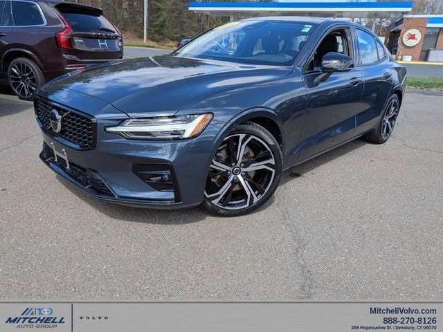 2023 Volvo S60 B5 FWD Core Dark Sedan