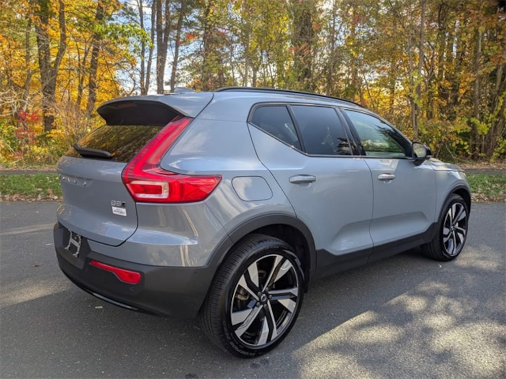 Used 2023 Volvo XC40 B5 AWD Ultimate Dark SUV