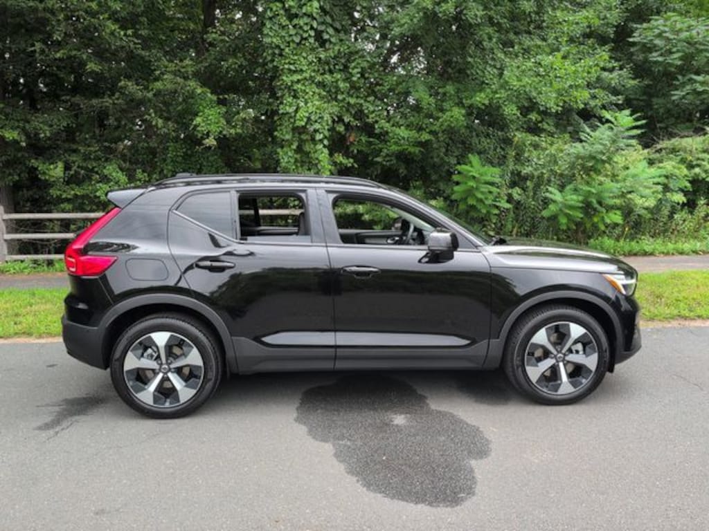New 2026 Volvo XC40 B5 Plus SUV