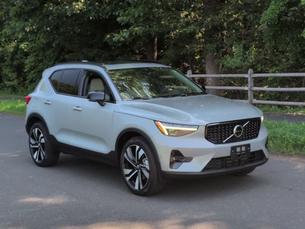 New 2026 Volvo XC40 B5 Ultra SUV