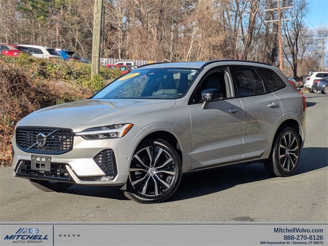 2025 Volvo XC60 Plus's photo