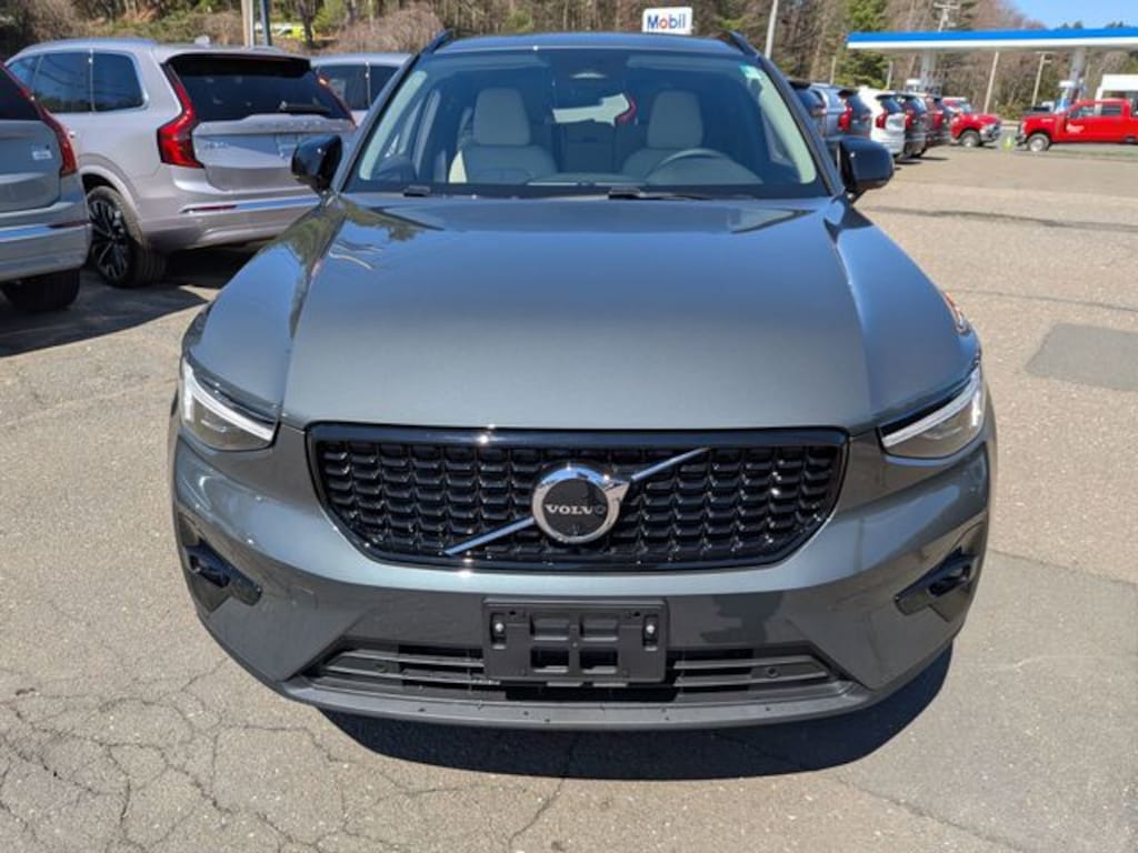 New 2026 Volvo XC40 B5 Plus SUV