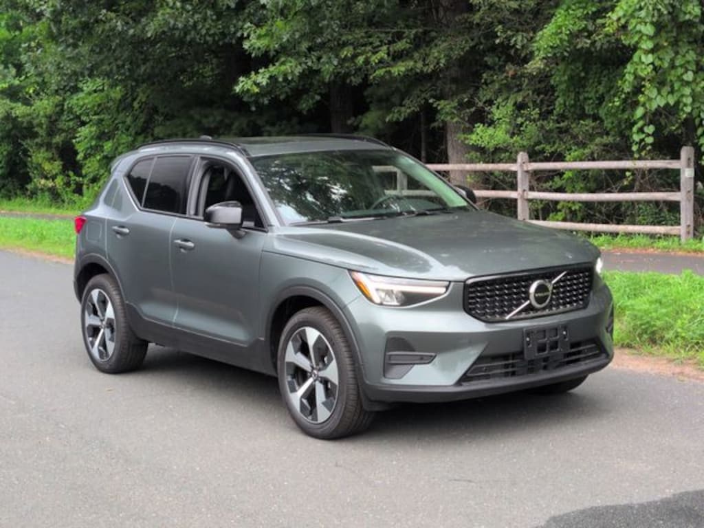 New 2026 Volvo XC40 B5 Core SUV