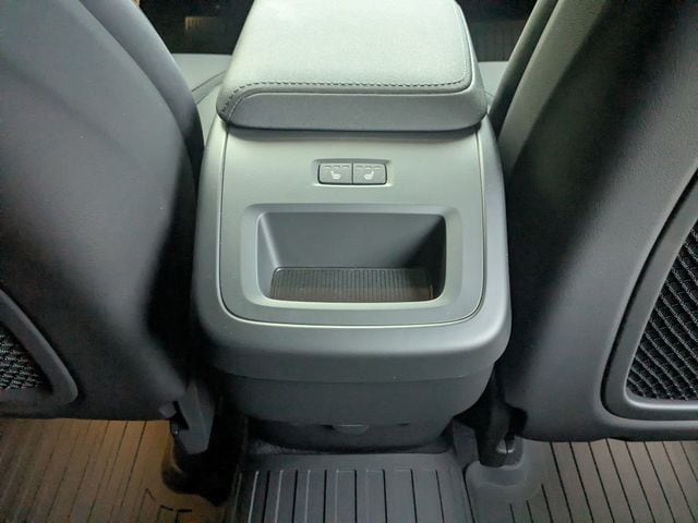 2026 Volvo XC60 Plus - Photo 19