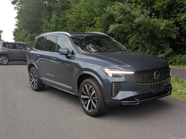2026 Volvo XC90 Core photo 3