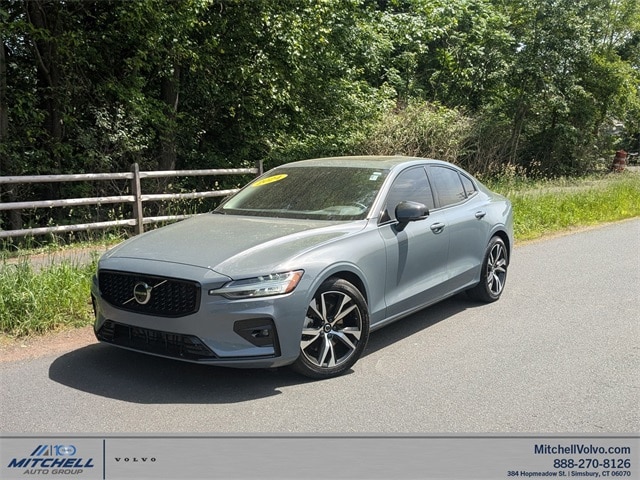 2024 Volvo S60 B5 Plus Dark Sedan