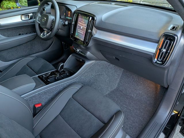 2026 Volvo XC40 Ultra Black Edition - Photo 21
