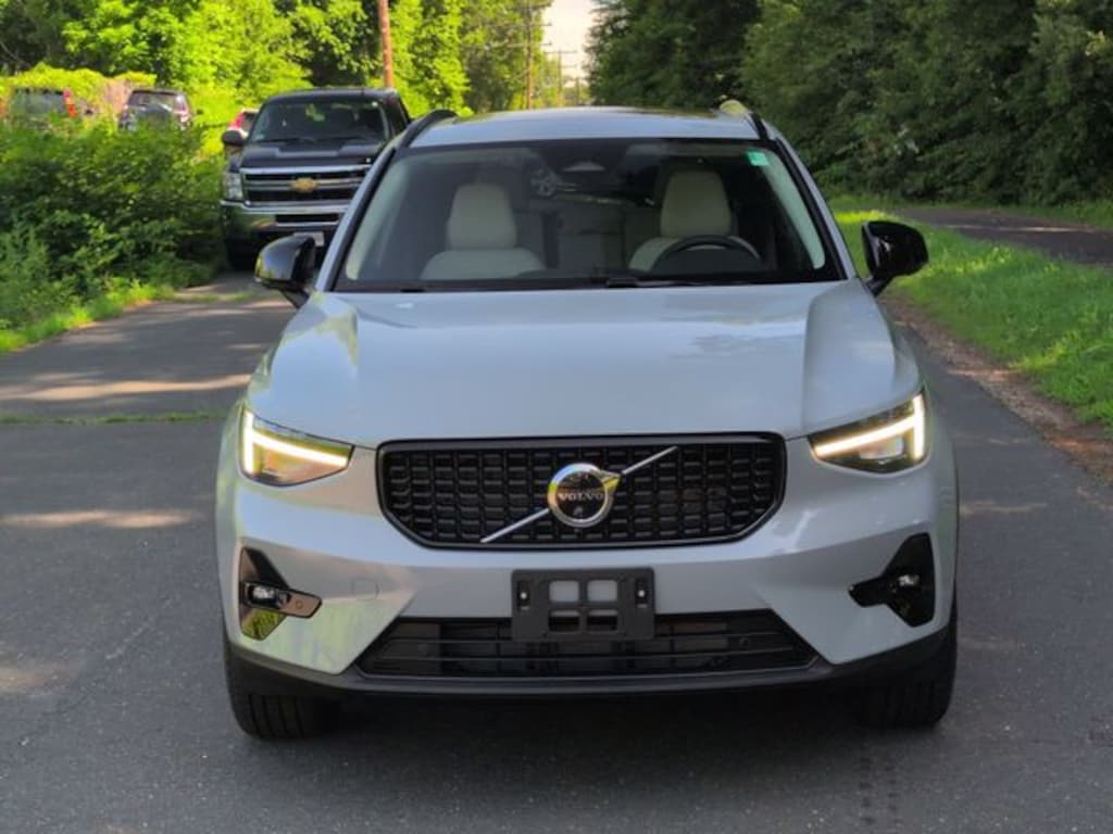 New 2026 Volvo XC40 B5 Ultra SUV