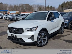 2026 Volvo XC40 B5 Core SUV