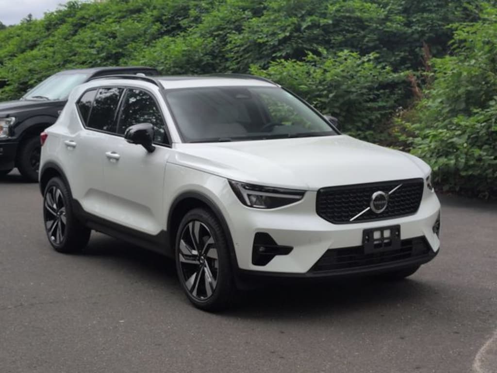 Used 2026 Volvo XC40 B5 Plus SUV