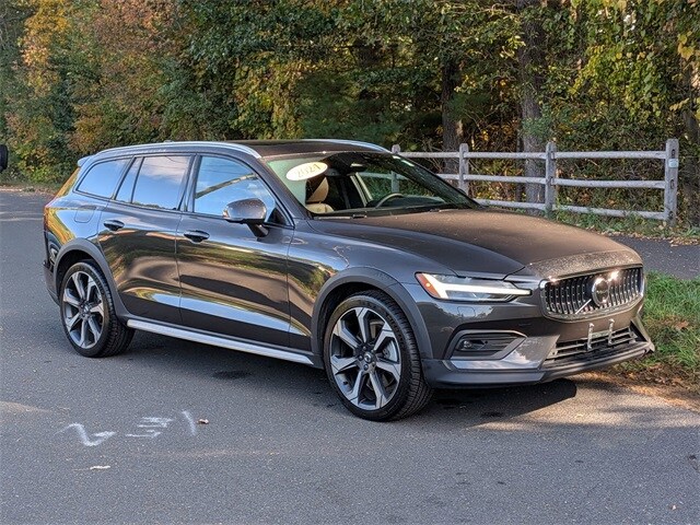 2024 Volvo V60 Cross Country B5 Ultimate photo 3