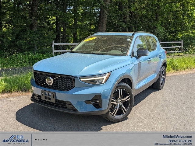 2023 Volvo XC40 B5 AWD Plus Dark SUV