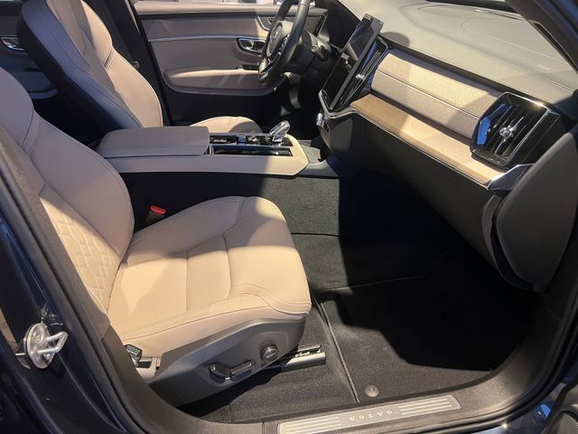 2026 Volvo XC90 Core - Photo 23