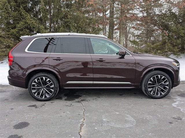 2025 Volvo XC90 Core photo 4