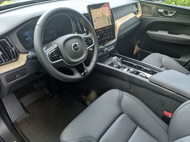 2026 Volvo XC60 Plus - Photo 11