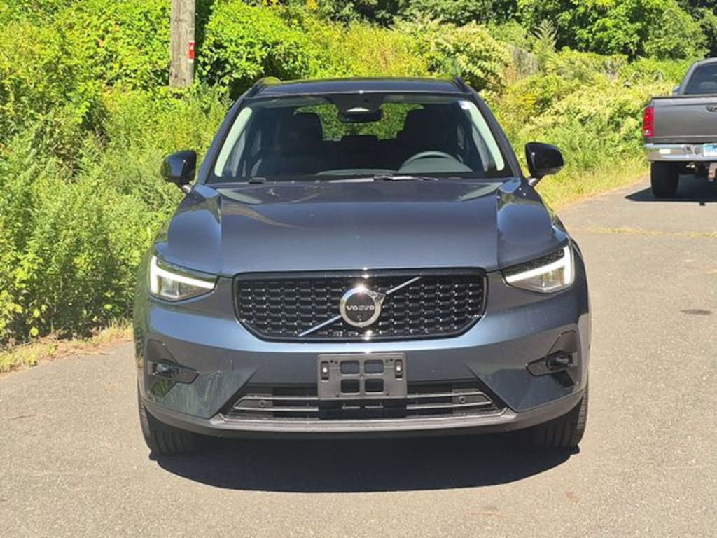 New 2026 Volvo XC40 B5 Plus SUV