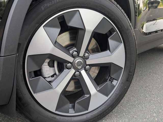 2026 Volvo XC40 Plus - Photo 9