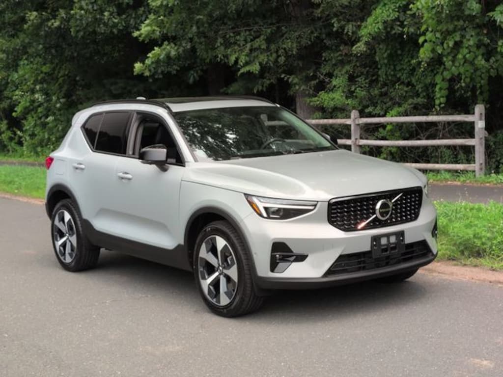 New 2026 Volvo XC40 B5 Plus SUV