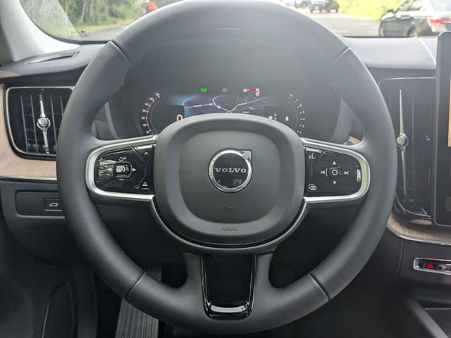2026 Volvo XC60 Plus - Photo 12