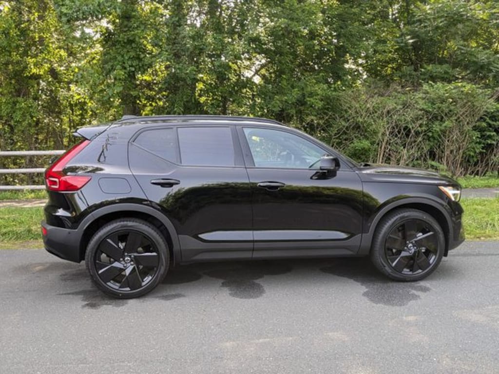 New 2026 Volvo XC40 B5 Ultra Black Edition SUV
