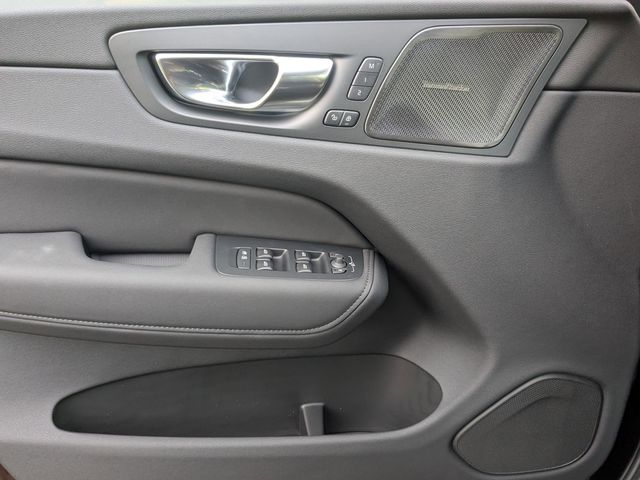 2026 Volvo XC60 Plus - Photo 10