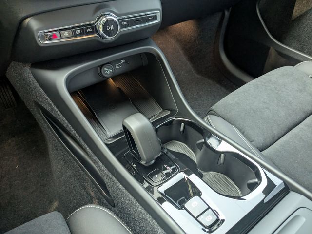 2026 Volvo XC40 Ultra Black Edition - Photo 16