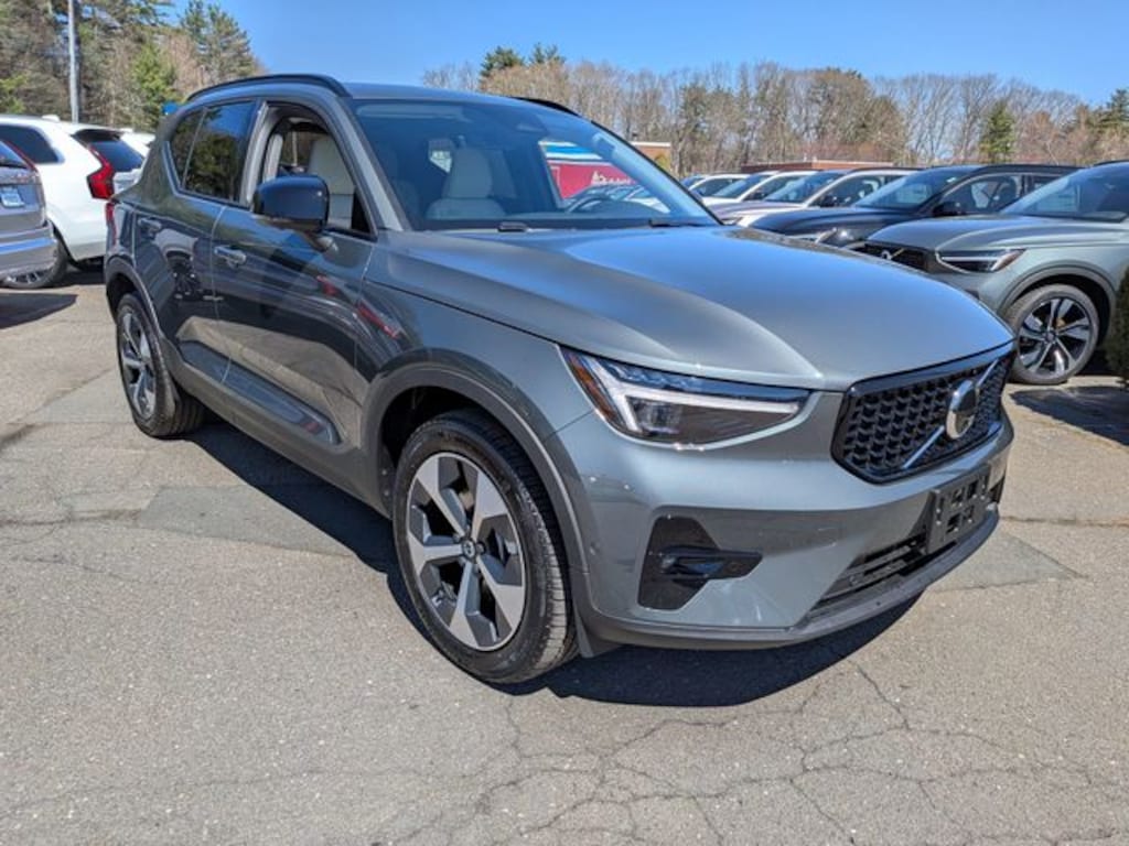 New 2026 Volvo XC40 B5 Plus SUV