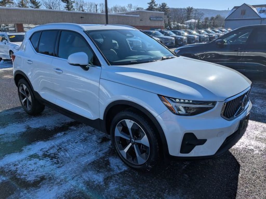 Certified 2023 Volvo XC40 B5 AWD Plus Bright SUV