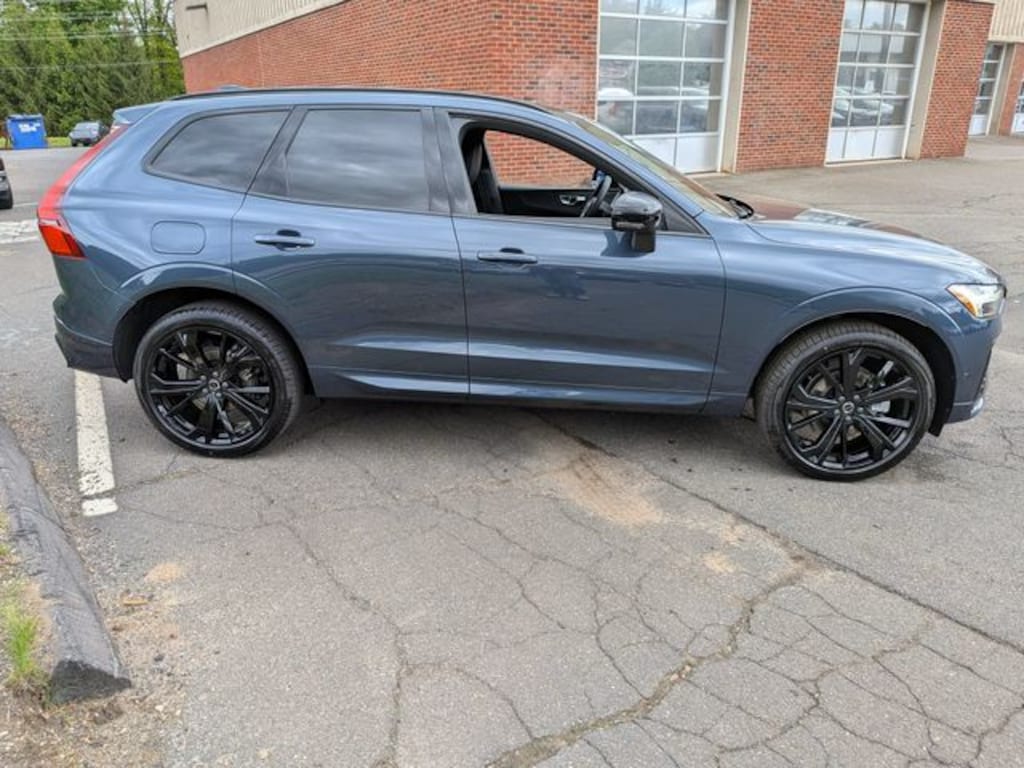 New 2026 Volvo XC60 B5 Ultra Black Edition SUV