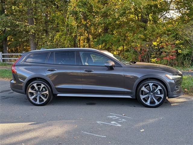 2024 Volvo V60 Cross Country B5 Ultimate photo 4