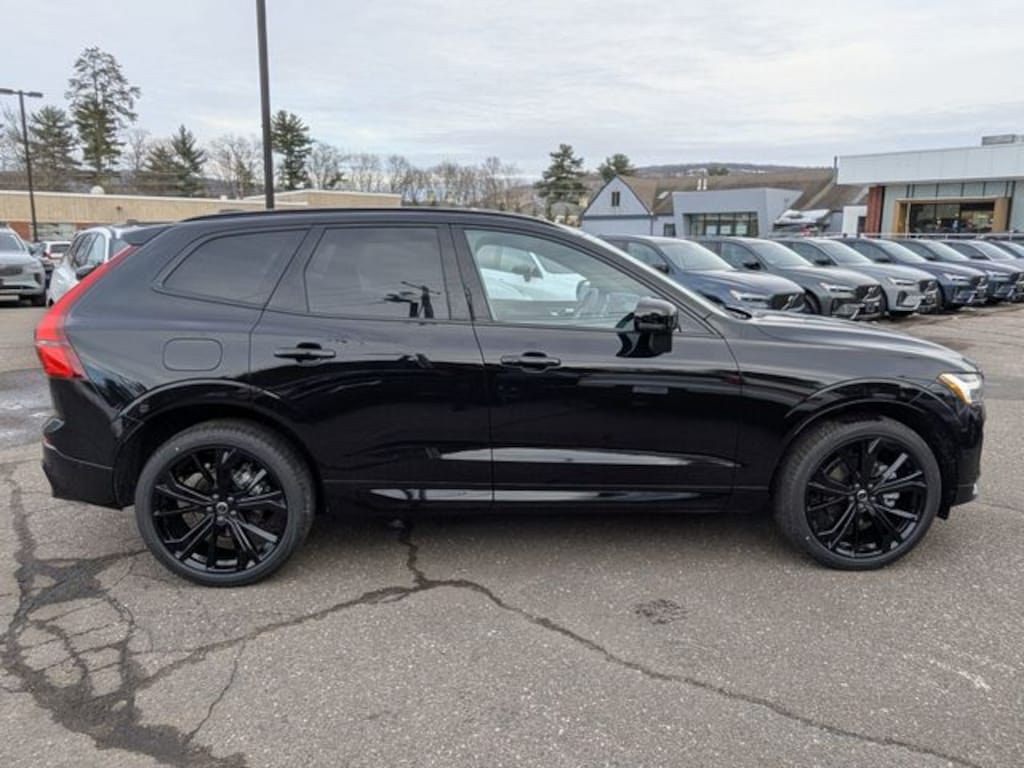 New 2026 Volvo XC60 B5 Ultra Black Edition SUV