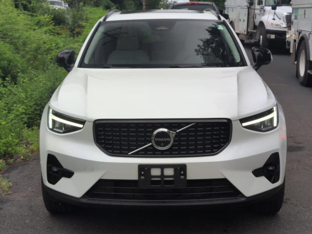 Used 2026 Volvo XC40 B5 Plus SUV