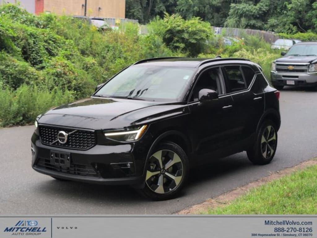 New 2026 Volvo XC40 B5 Plus SUV
