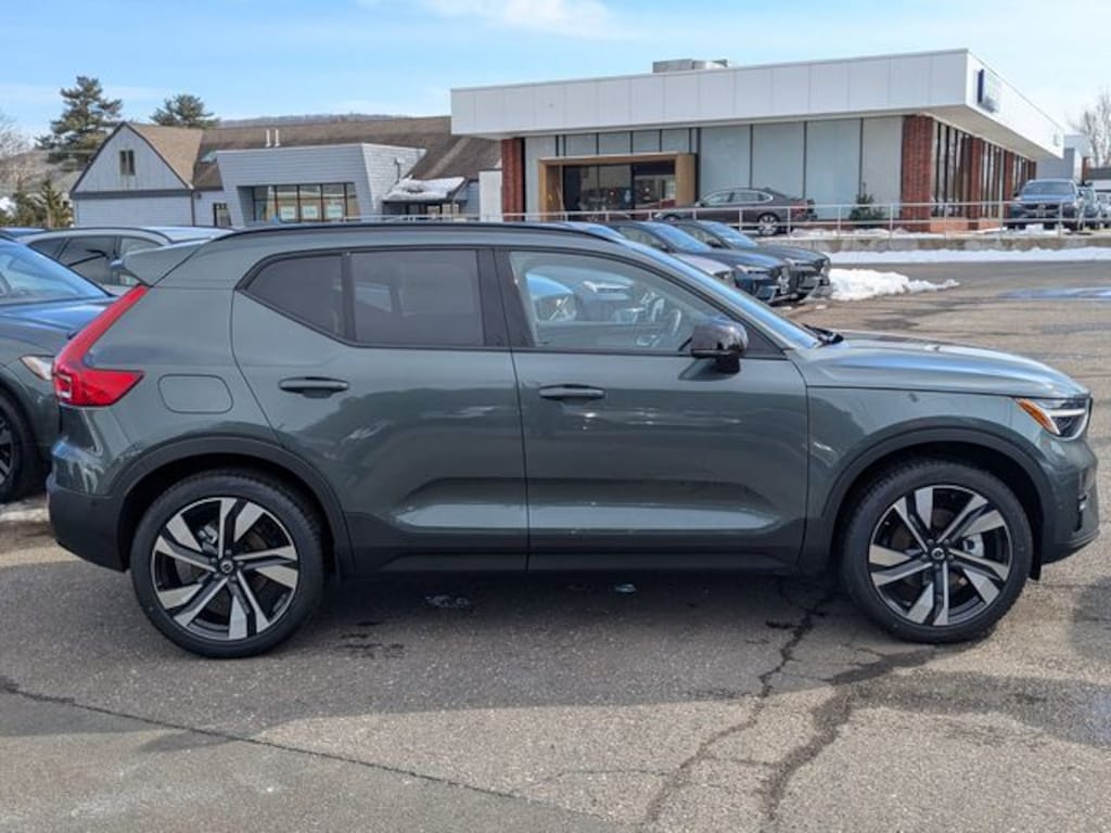 New 2026 Volvo XC40 B5 Ultra SUV