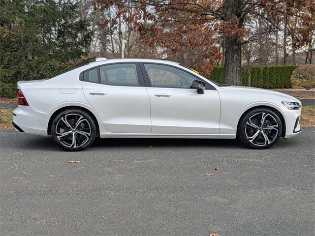 2024 Volvo S60 B5 Ultimate photo 4