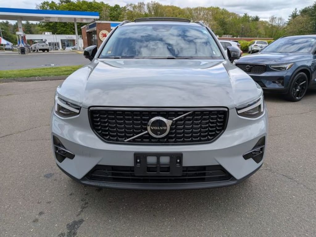 New 2026 Volvo XC40 B5 Plus SUV