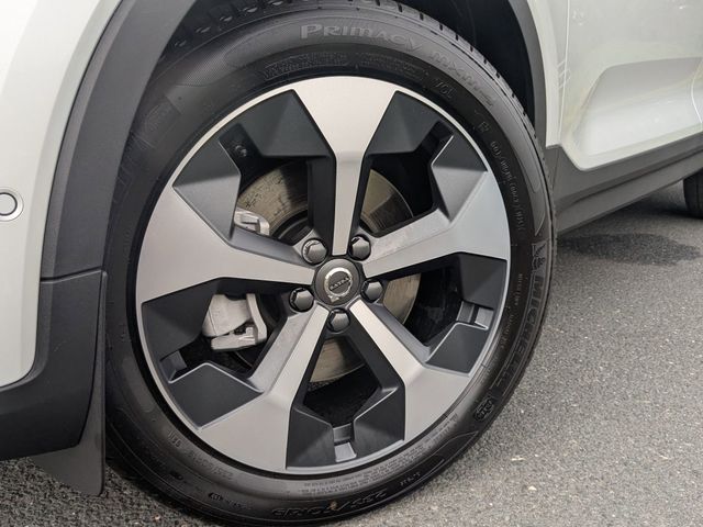 2026 Volvo XC40 Plus - Photo 9