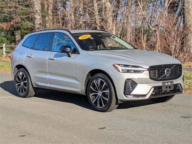 2025 Volvo XC60 B5 Plus photo 3
