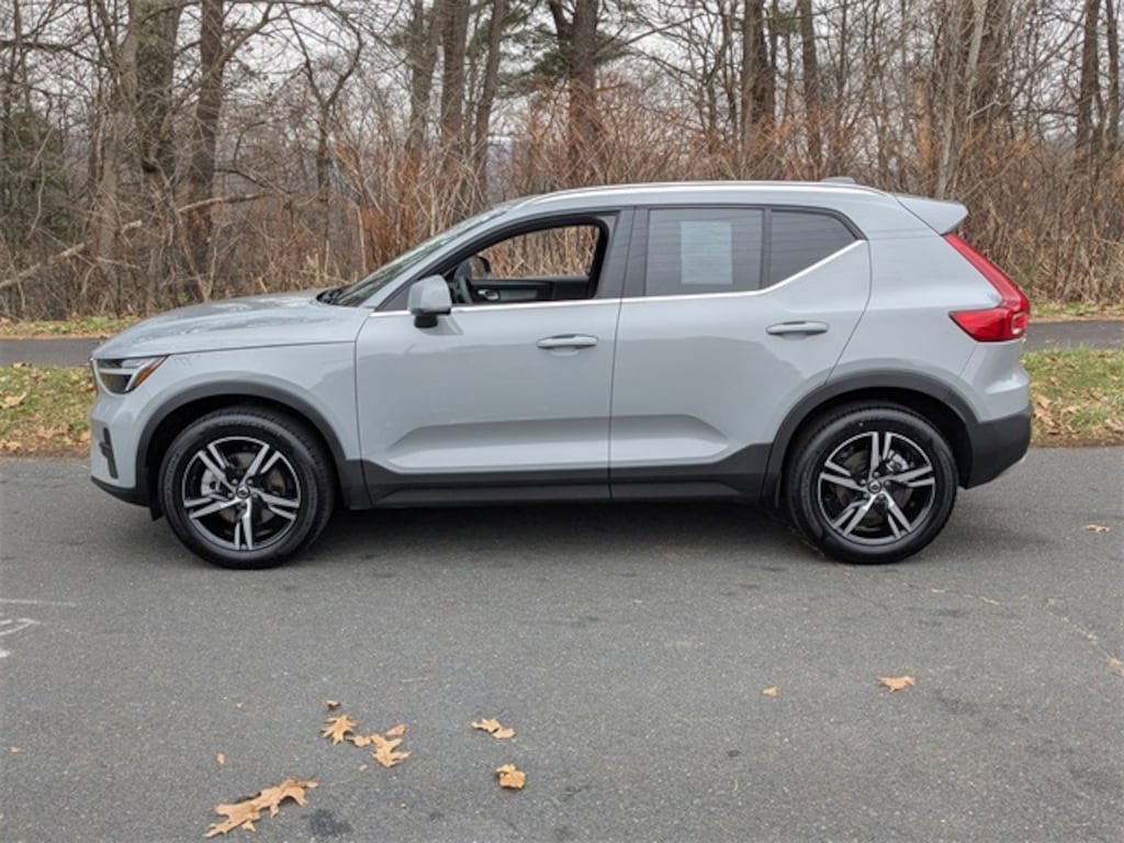Certified 2025 Volvo XC40 B5 Core Bright Theme SUV