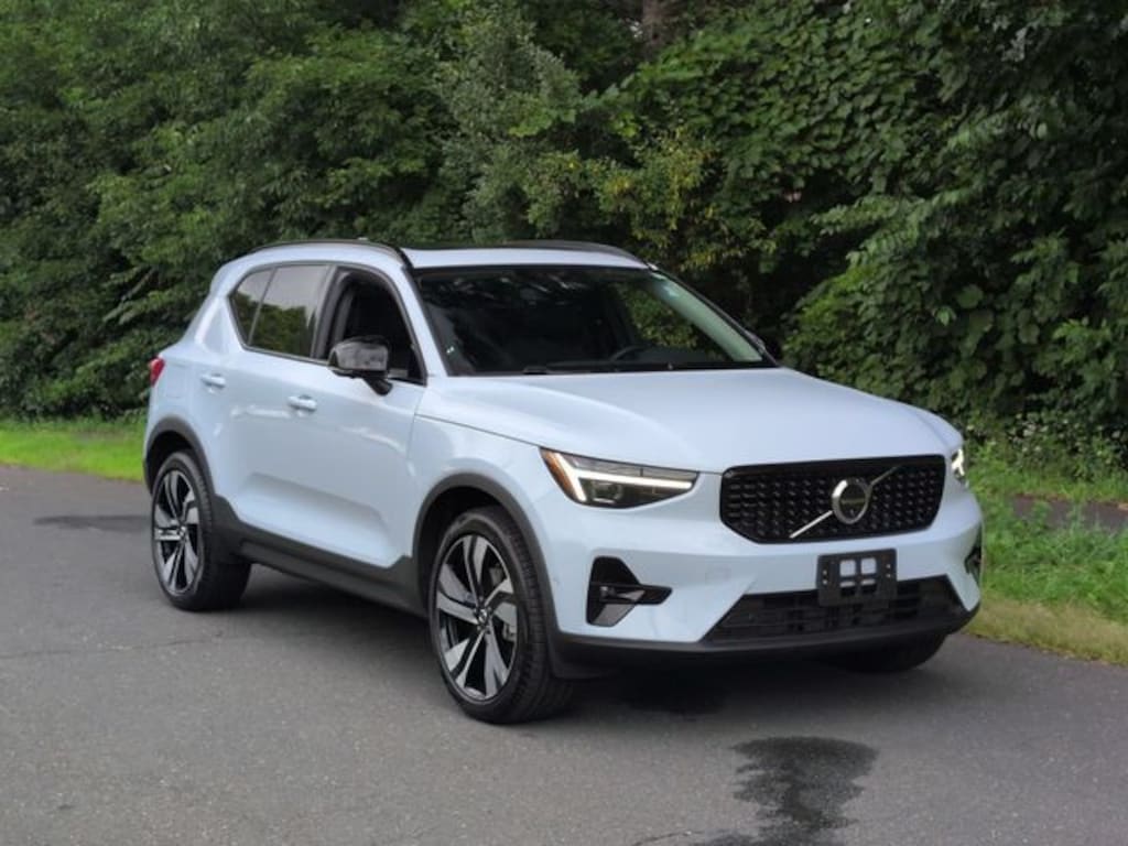 Used 2026 Volvo XC40 B5 Plus SUV