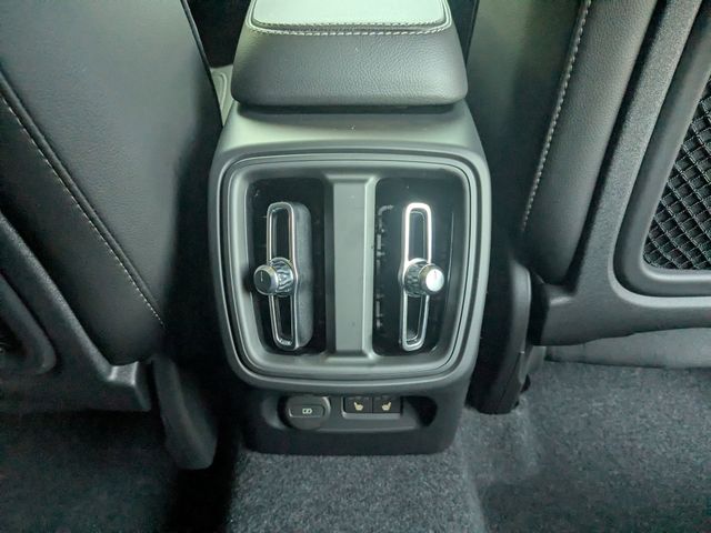 2026 Volvo XC40 Core - Photo 19