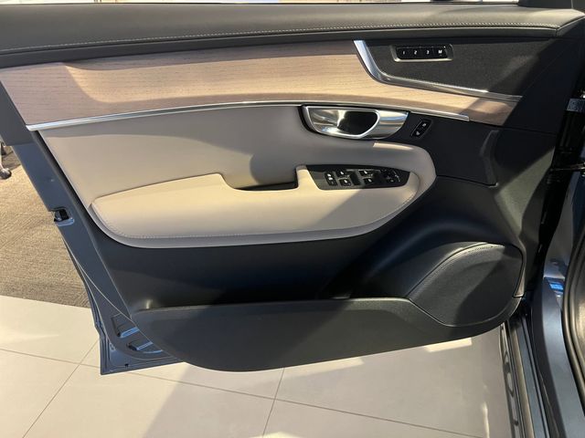 2026 Volvo XC90 Core - Photo 6