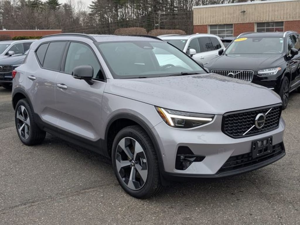 New 2026 Volvo XC40 B5 Plus SUV