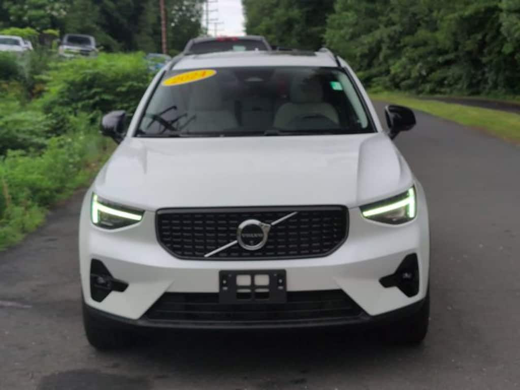 Certified 2024 Volvo XC40 B5 Ultimate Dark SUV